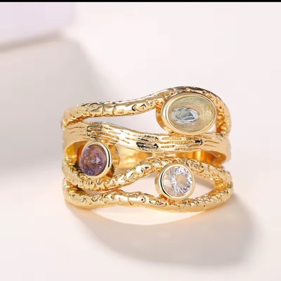 Gold plated Hammered Style three stone ring - artisan looking - boho - NEW - Picture 7 of 7